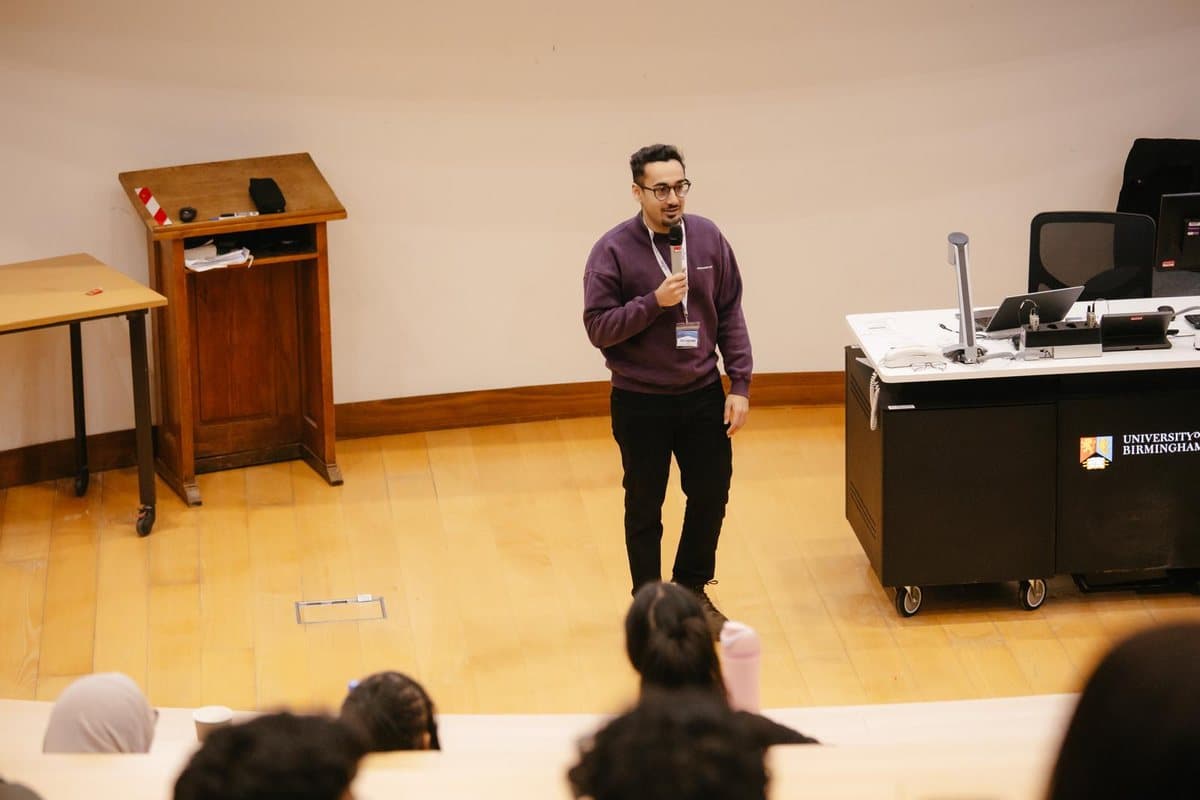 Dr Dev Gakhar lecturing to a hall at the University of Leicester